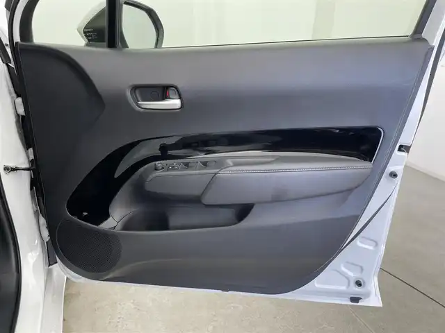 トヨタ アクア Z 富山県 2022(令4)年 4.3万km プラチナホワイトパールマイカ 純正10.5型ディスプレイオーディオ（AM/FM/BT/USB）/全方位カメラ/前後ドライブレコーダー/ETC/ブラインドスポットモニター/衝突被害軽減システム/レーダークルーズコントロール/レーンキープアシスト/コーナーセンサー/横滑り防止装置/アイドリングストップ/純正アルミホイール/オートLEDライト/オートマチックハイビーム/フォグライト/革巻きステアリング/ステアリングスイッチ/スマートキー/スペアキー