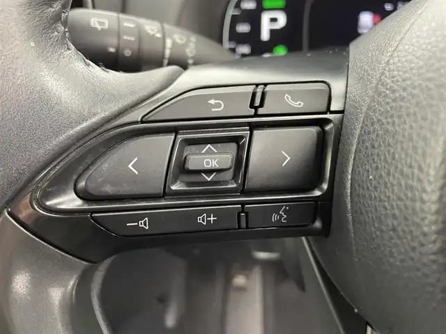 トヨタ アクア Z 富山県 2022(令4)年 4.3万km プラチナホワイトパールマイカ 純正10.5型ディスプレイオーディオ（AM/FM/BT/USB）/全方位カメラ/前後ドライブレコーダー/ETC/ブラインドスポットモニター/衝突被害軽減システム/レーダークルーズコントロール/レーンキープアシスト/コーナーセンサー/横滑り防止装置/アイドリングストップ/純正アルミホイール/オートLEDライト/オートマチックハイビーム/フォグライト/革巻きステアリング/ステアリングスイッチ/スマートキー/スペアキー