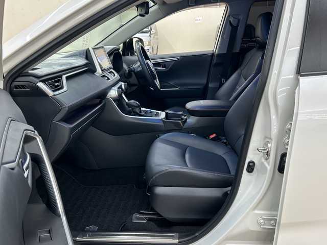 トヨタ ＲＡＶ４ ハイブリットG 道央・札幌 2020(令2)年 6.4万km ホワイトパールクリスタルシャイン 4WD//HDDナビ//フルセグテレビ//バックカメラ//クルーズコントロール//ドアバイザー//プッシュスタート//パワーバックドア//ETC//LEDヘッドライト//TRDエアロ