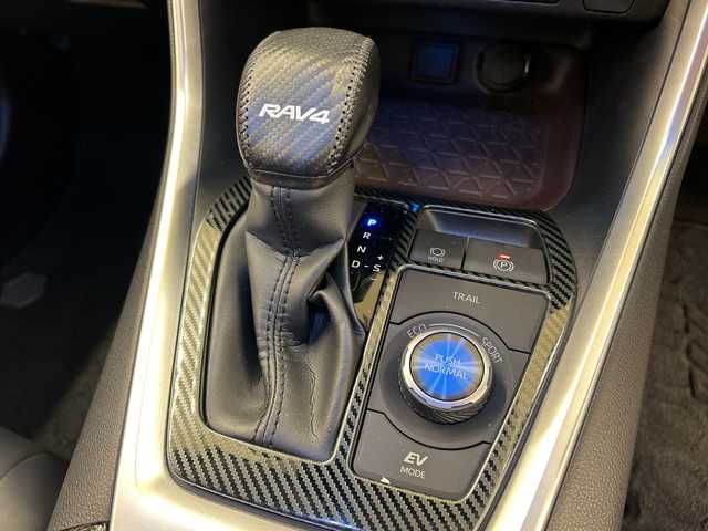トヨタ ＲＡＶ４ ハイブリットG 道央・札幌 2020(令2)年 6.4万km ホワイトパールクリスタルシャイン 4WD//HDDナビ//フルセグテレビ//バックカメラ//クルーズコントロール//ドアバイザー//プッシュスタート//パワーバックドア//ETC//LEDヘッドライト//TRDエアロ