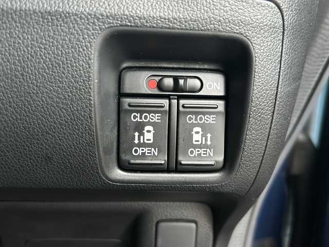 ホンダ Ｎ ＢＯＸ カスタム G ターボSSパッケージ 沖縄県 2013(平25)年 8.3万km プレミアムダイナミックブルーパール 純正オプションナビ/フルセグＴＶ/オーディオ（Ｂｌｕｅｔｏｏｔｈ、ＤＶＤ、ＣＤ）/バックカメラ/両側パワースライドドア/ＬＥＤヘッドライト/フォグライト/ウィンカーミラー/スマートキー/プッシュスタート
