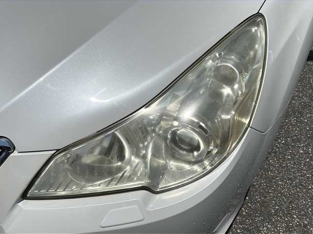 スバル レガシィ ツーリングワゴン 2．5iアイサイト 富山県 2011(平23)年 9.9万km サテンホワイトパール 4WD/レザーシート/スマートキー/社外メモリーナビ(AVIC-HRZ990)/DVD/MSV/フルセグTV/BT/ETC/アイサイト/レーンキープ/バックカメラ/パドルシフト/電格ウィンカーミラー/パワーシート(D/N)/シートヒーター(D/N)/HIDヘッドライト/フォグランプ/ステアリングスイッチ/電動Pブレーキ/革巻きステアリング/保証書・取説/社外AWスタッドレス車載