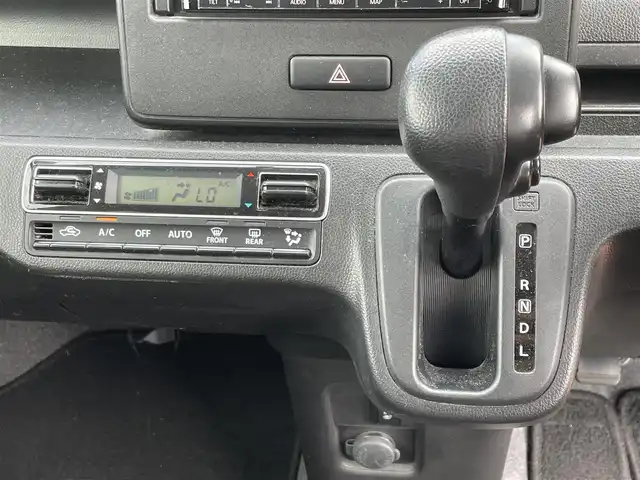 スズキ ワゴンＲ HYBRID FX 福岡県 2017(平29)年 8.3万km ブルーイッシュブラックパール3 (株)IDOMが運営する【じしゃロン八幡西店】の自社ローン専用車両になります。こちらは現金またはオートローンご利用時の価格です。自社ローンご希望の方は別途その旨お申付け下さい/純正SDナビ【CN-RZ73】/(Bluetooth/DVD/CD/SD/ipod/フルセグTV)/アイドリングストップ/横滑り防止機能/ETC/ベンチシート/D席シートヒーター/ヘッドライトレベライザー/スペアキー一本