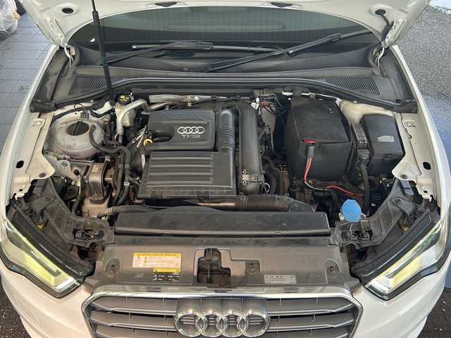 アウディ Ａ３ スポーツバック 1．4 TFSI 岐阜県 2014(平26)年 7.2万km パール 純正ナビ/FM/AM/TV（ワンセグ）/Bluetooth/前・後ドラレコ/バックカメラ/ビルトインETC/クルコン/パドルシフト/コーナーセンサー/純正マット/純正アルミ/革ステアリング/スマートキー