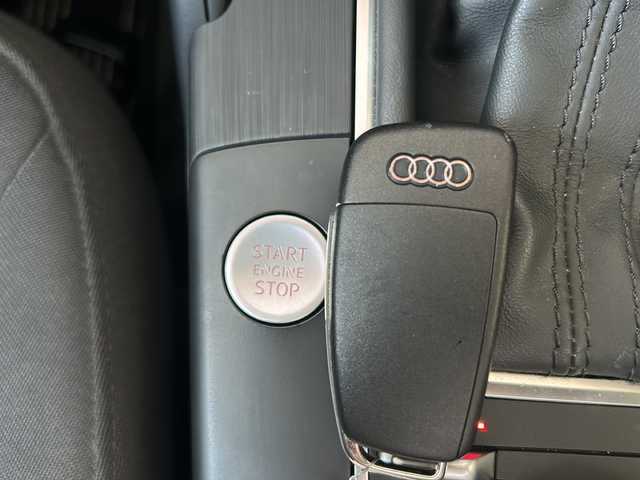 アウディ Ａ３ スポーツバック 1．4 TFSI 岐阜県 2014(平26)年 7.2万km パール 純正ナビ/FM/AM/TV（ワンセグ）/Bluetooth/前・後ドラレコ/バックカメラ/ビルトインETC/クルコン/パドルシフト/コーナーセンサー/純正マット/純正アルミ/革ステアリング/スマートキー