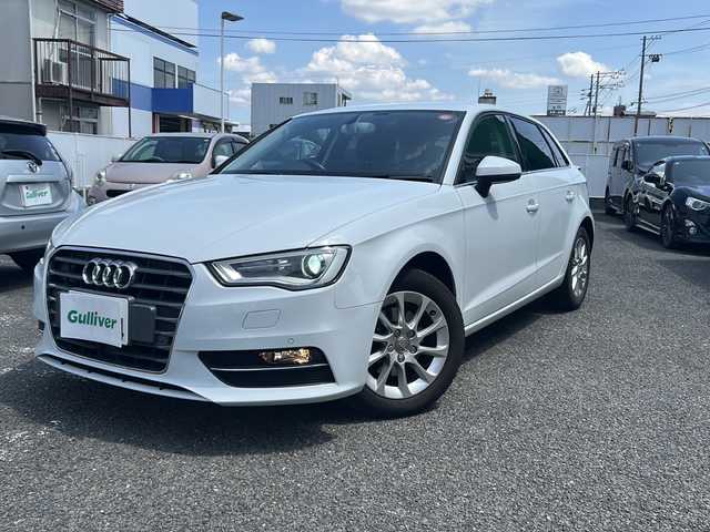 アウディ Ａ３ スポーツバック 1．4 TFSI 岐阜県 2014(平26)年 7.2万km パール 純正ナビ/FM/AM/TV（ワンセグ）/Bluetooth/前・後ドラレコ/バックカメラ/ビルトインETC/クルコン/パドルシフト/コーナーセンサー/純正マット/純正アルミ/革ステアリング/スマートキー