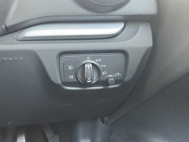 アウディ Ａ３ スポーツバック 1．4 TFSI 岐阜県 2014(平26)年 7.2万km パール 純正ナビ/FM/AM/TV（ワンセグ）/Bluetooth/前・後ドラレコ/バックカメラ/ビルトインETC/クルコン/パドルシフト/コーナーセンサー/純正マット/純正アルミ/革ステアリング/スマートキー