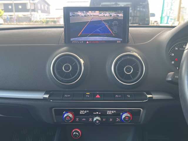 アウディ Ａ３ スポーツバック 1．4 TFSI 岐阜県 2014(平26)年 7.2万km パール 純正ナビ/FM/AM/TV（ワンセグ）/Bluetooth/前・後ドラレコ/バックカメラ/ビルトインETC/クルコン/パドルシフト/コーナーセンサー/純正マット/純正アルミ/革ステアリング/スマートキー