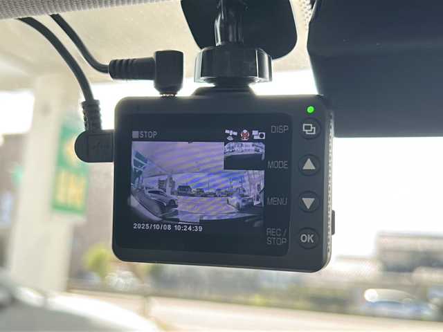 アウディ Ａ３ スポーツバック 1．4 TFSI 岐阜県 2014(平26)年 7.2万km パール 純正ナビ/FM/AM/TV（ワンセグ）/Bluetooth/前・後ドラレコ/バックカメラ/ビルトインETC/クルコン/パドルシフト/コーナーセンサー/純正マット/純正アルミ/革ステアリング/スマートキー