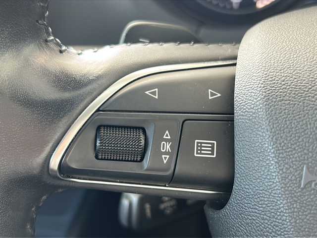 アウディ Ａ３ スポーツバック 1．4 TFSI 岐阜県 2014(平26)年 7.2万km パール 純正ナビ/FM/AM/TV（ワンセグ）/Bluetooth/前・後ドラレコ/バックカメラ/ビルトインETC/クルコン/パドルシフト/コーナーセンサー/純正マット/純正アルミ/革ステアリング/スマートキー