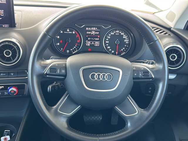 アウディ Ａ３ スポーツバック 1．4 TFSI 岐阜県 2014(平26)年 7.2万km パール 純正ナビ/FM/AM/TV（ワンセグ）/Bluetooth/前・後ドラレコ/バックカメラ/ビルトインETC/クルコン/パドルシフト/コーナーセンサー/純正マット/純正アルミ/革ステアリング/スマートキー