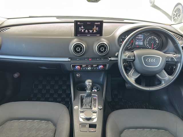 アウディ Ａ３ スポーツバック 1．4 TFSI 岐阜県 2014(平26)年 7.2万km パール 純正ナビ/FM/AM/TV（ワンセグ）/Bluetooth/前・後ドラレコ/バックカメラ/ビルトインETC/クルコン/パドルシフト/コーナーセンサー/純正マット/純正アルミ/革ステアリング/スマートキー