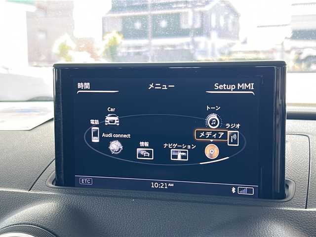 アウディ Ａ３ スポーツバック 1．4 TFSI 岐阜県 2014(平26)年 7.2万km パール 純正ナビ/FM/AM/TV（ワンセグ）/Bluetooth/前・後ドラレコ/バックカメラ/ビルトインETC/クルコン/パドルシフト/コーナーセンサー/純正マット/純正アルミ/革ステアリング/スマートキー