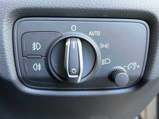 アウディ Ａ３ スポーツバック 1．4 TFSI 岐阜県 2014(平26)年 7.2万km パール 純正ナビ/FM/AM/TV（ワンセグ）/Bluetooth/前・後ドラレコ/バックカメラ/ビルトインETC/クルコン/パドルシフト/コーナーセンサー/純正マット/純正アルミ/革ステアリング/スマートキー