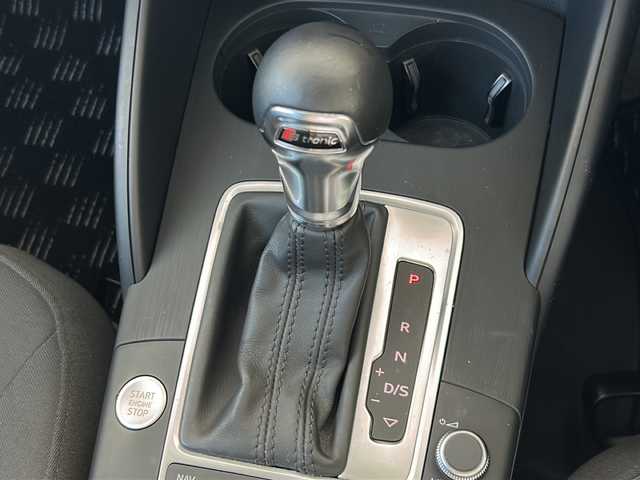 アウディ Ａ３ スポーツバック 1．4 TFSI 岐阜県 2014(平26)年 7.2万km パール 純正ナビ/FM/AM/TV（ワンセグ）/Bluetooth/前・後ドラレコ/バックカメラ/ビルトインETC/クルコン/パドルシフト/コーナーセンサー/純正マット/純正アルミ/革ステアリング/スマートキー