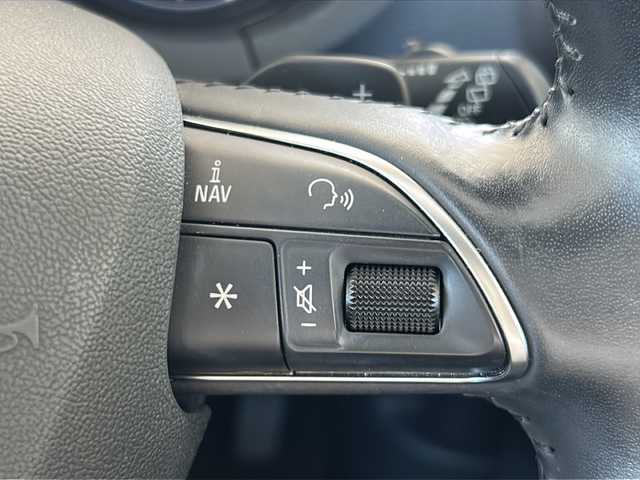 アウディ Ａ３ スポーツバック 1．4 TFSI 岐阜県 2014(平26)年 7.2万km パール 純正ナビ/FM/AM/TV（ワンセグ）/Bluetooth/前・後ドラレコ/バックカメラ/ビルトインETC/クルコン/パドルシフト/コーナーセンサー/純正マット/純正アルミ/革ステアリング/スマートキー