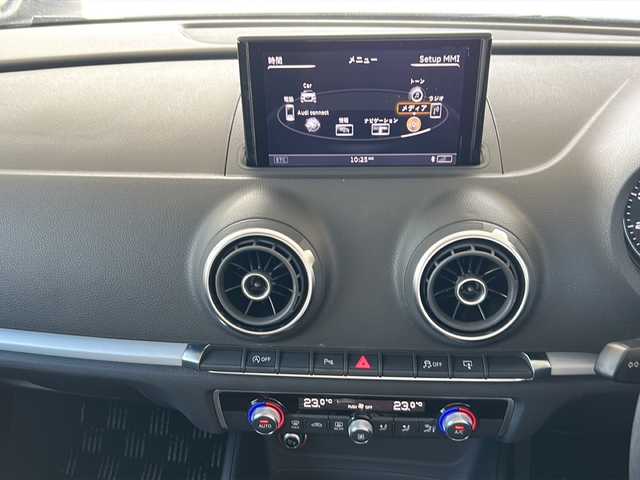 アウディ Ａ３ スポーツバック 1．4 TFSI 岐阜県 2014(平26)年 7.2万km パール 純正ナビ/FM/AM/TV（ワンセグ）/Bluetooth/前・後ドラレコ/バックカメラ/ビルトインETC/クルコン/パドルシフト/コーナーセンサー/純正マット/純正アルミ/革ステアリング/スマートキー