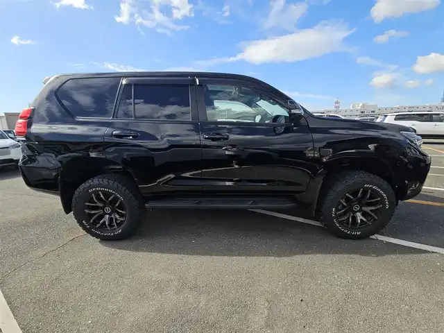 トヨタ ランドクルーザー プラド TX Lパッケージ 香川県 2021(令3)年 7万km ブラック 〇ワンオーナー/〇サンルーフ/〇ALPINE9インチナビ/〇フルセグTV/〇バックモニター/〇ビルトインETC/〇後席用モニター/〇レーダークルーズコントロール/〇コーナーセンサー/〇セーフティセンス/〇パーキングサポートブレーキ/〇クリアランスソナー/〇LEDヘッドライト/〇革巻きステアリングホイール/〇黒革シート/〇パワーシート/〇エアシート/シートヒーター/〇RAYS17インチアルミホイール/〇スマートエントリー/スタートシステム/〇禁煙車