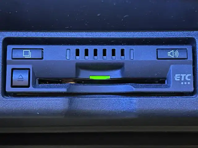 トヨタ ハリアー プレミアム スタイルノアール 愛知県 2020(令2)年 3.9万km ブラックマイカ 純正９インチナビ/サンルーフ/プリクラッシュセーフティ/レーダークルーズコントロール/レーンディパーチャーアラート/クリアランスソナー/パワーバックドア/電動パーキングブレーキ/ブレーキホールド/パワーシート/ハーフレザーシート/バックカメラ/前後ドライブレコーダー/ビルトインＥＴＣ/アクセサリーソケット/ISOFIX/LEDヘッドライト/純正フロアマット/純正18インチアルミホイール