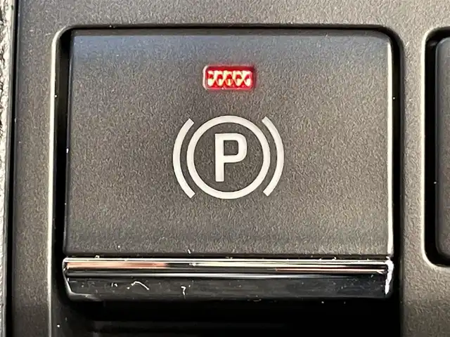 トヨタ ハリアー プレミアム スタイルノアール 愛知県 2020(令2)年 3.9万km ブラックマイカ 純正９インチナビ/サンルーフ/プリクラッシュセーフティ/レーダークルーズコントロール/レーンディパーチャーアラート/クリアランスソナー/パワーバックドア/電動パーキングブレーキ/ブレーキホールド/パワーシート/ハーフレザーシート/バックカメラ/前後ドライブレコーダー/ビルトインＥＴＣ/アクセサリーソケット/ISOFIX/LEDヘッドライト/純正フロアマット/純正18インチアルミホイール