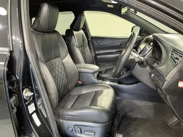 トヨタ ハリアー プレミアム スタイルノアール 愛知県 2020(令2)年 3.9万km ブラックマイカ 純正９インチナビ/サンルーフ/プリクラッシュセーフティ/レーダークルーズコントロール/レーンディパーチャーアラート/クリアランスソナー/パワーバックドア/電動パーキングブレーキ/ブレーキホールド/パワーシート/ハーフレザーシート/バックカメラ/前後ドライブレコーダー/ビルトインＥＴＣ/アクセサリーソケット/ISOFIX/LEDヘッドライト/純正フロアマット/純正18インチアルミホイール