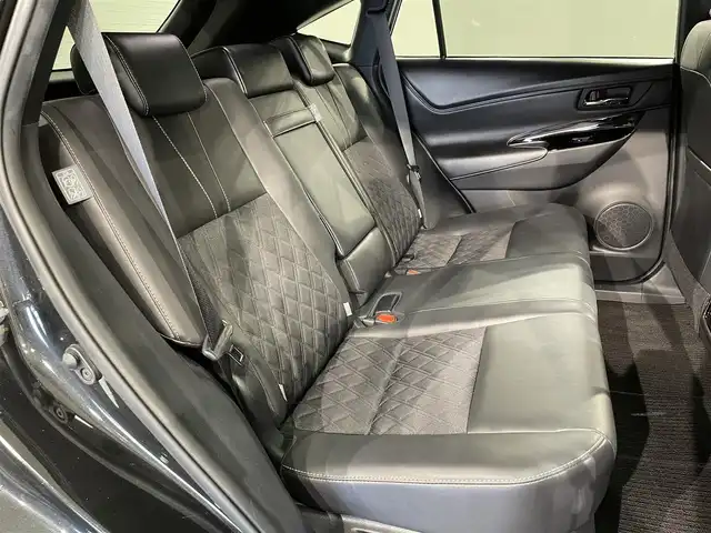 トヨタ ハリアー プレミアム スタイルノアール 愛知県 2020(令2)年 3.9万km ブラックマイカ 純正９インチナビ/サンルーフ/プリクラッシュセーフティ/レーダークルーズコントロール/レーンディパーチャーアラート/クリアランスソナー/パワーバックドア/電動パーキングブレーキ/ブレーキホールド/パワーシート/ハーフレザーシート/バックカメラ/前後ドライブレコーダー/ビルトインＥＴＣ/アクセサリーソケット/ISOFIX/LEDヘッドライト/純正フロアマット/純正18インチアルミホイール