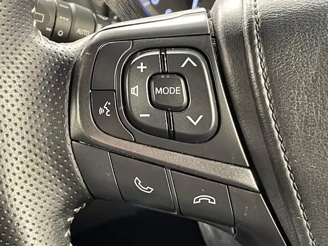 トヨタ ハリアー プレミアム スタイルノアール 愛知県 2020(令2)年 3.9万km ブラックマイカ 純正９インチナビ/サンルーフ/プリクラッシュセーフティ/レーダークルーズコントロール/レーンディパーチャーアラート/クリアランスソナー/パワーバックドア/電動パーキングブレーキ/ブレーキホールド/パワーシート/ハーフレザーシート/バックカメラ/前後ドライブレコーダー/ビルトインＥＴＣ/アクセサリーソケット/ISOFIX/LEDヘッドライト/純正フロアマット/純正18インチアルミホイール