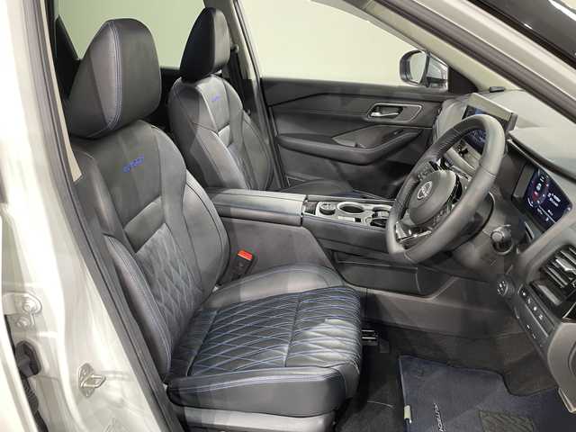 日産 エクストレイル オーテック e-4ORCE アドバンスドPKG 愛知県 2022(令4)年 5.5万km ブリリアントホワイトパール 純正12.3インチディスプレイオーディオ/プロパイロット/衝突軽減ブレーキ/アラウンドビューモニター/100V電源/ビルトインETC2.0/シートヒーター/LEDヘッドライト/ドライブレコーダー/ワイヤレス充電/デジタルインナーミラー/ブラインドスポットモニター/パワーシート/電動リアゲート/フルセグTV/Bluetooth/コーナーセンサー/レーンキープアシスト/パーキングアシスト/オートハイビーム/Carplay/プッシュスタート/USB接続/ルーフレール/スマートキー/ミュージックプレイヤー接続/AUTECH専用フロアマット/AUTECH専用アルミホイール/オートライト/本革シート/ヘッドアップディスプレイ/禁煙車/4WD/ウィンカーミラー/電動格納ミラー/フォグランプ/wエアコン/電動パーキングブレーキ/オートブレーキホールド/ステアリングリモコン