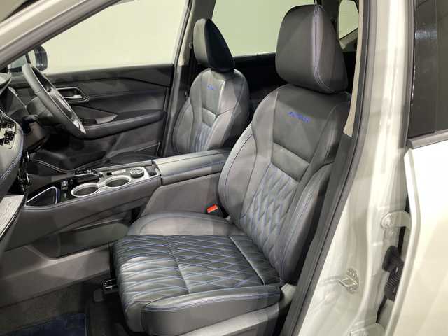 日産 エクストレイル オーテック e-4ORCE アドバンスドPKG 愛知県 2022(令4)年 5.5万km ブリリアントホワイトパール 純正12.3インチディスプレイオーディオ/プロパイロット/衝突軽減ブレーキ/アラウンドビューモニター/100V電源/ビルトインETC2.0/シートヒーター/LEDヘッドライト/ドライブレコーダー/ワイヤレス充電/デジタルインナーミラー/ブラインドスポットモニター/パワーシート/電動リアゲート/フルセグTV/Bluetooth/コーナーセンサー/レーンキープアシスト/パーキングアシスト/オートハイビーム/Carplay/プッシュスタート/USB接続/ルーフレール/スマートキー/ミュージックプレイヤー接続/AUTECH専用フロアマット/AUTECH専用アルミホイール/オートライト/本革シート/ヘッドアップディスプレイ/禁煙車/4WD/ウィンカーミラー/電動格納ミラー/フォグランプ/wエアコン/電動パーキングブレーキ/オートブレーキホールド/ステアリングリモコン