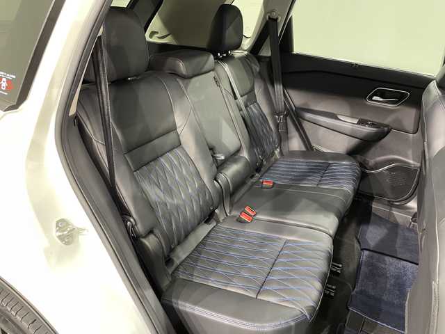 日産 エクストレイル オーテック e-4ORCE アドバンスドPKG 愛知県 2022(令4)年 5.5万km ブリリアントホワイトパール 純正12.3インチディスプレイオーディオ/プロパイロット/衝突軽減ブレーキ/アラウンドビューモニター/100V電源/ビルトインETC2.0/シートヒーター/LEDヘッドライト/ドライブレコーダー/ワイヤレス充電/デジタルインナーミラー/ブラインドスポットモニター/パワーシート/電動リアゲート/フルセグTV/Bluetooth/コーナーセンサー/レーンキープアシスト/パーキングアシスト/オートハイビーム/Carplay/プッシュスタート/USB接続/ルーフレール/スマートキー/ミュージックプレイヤー接続/AUTECH専用フロアマット/AUTECH専用アルミホイール/オートライト/本革シート/ヘッドアップディスプレイ/禁煙車/4WD/ウィンカーミラー/電動格納ミラー/フォグランプ/wエアコン/電動パーキングブレーキ/オートブレーキホールド/ステアリングリモコン