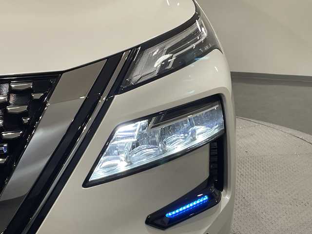 日産 エクストレイル オーテック e-4ORCE アドバンスドPKG 愛知県 2022(令4)年 5.5万km ブリリアントホワイトパール 純正12.3インチディスプレイオーディオ/プロパイロット/衝突軽減ブレーキ/アラウンドビューモニター/100V電源/ビルトインETC2.0/シートヒーター/LEDヘッドライト/ドライブレコーダー/ワイヤレス充電/デジタルインナーミラー/ブラインドスポットモニター/パワーシート/電動リアゲート/フルセグTV/Bluetooth/コーナーセンサー/レーンキープアシスト/パーキングアシスト/オートハイビーム/Carplay/プッシュスタート/USB接続/ルーフレール/スマートキー/ミュージックプレイヤー接続/AUTECH専用フロアマット/AUTECH専用アルミホイール/オートライト/本革シート/ヘッドアップディスプレイ/禁煙車/4WD/ウィンカーミラー/電動格納ミラー/フォグランプ/wエアコン/電動パーキングブレーキ/オートブレーキホールド/ステアリングリモコン