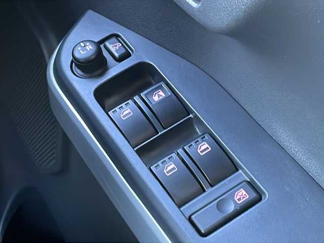 ダイハツ ウェイク 茨城県 2015(平27)年 7.8万km グレー 純正ナビ【NSZN-W65DBWAKE】/　　　(BT/フルセグ/CD/DVD)/バックカメラ/両側パワースライドドア/レーンキープアシスト/横滑り防止装置/LEDオートライト/純正15インチアルミホイール/純正フロアマット/プッシュスタート/ETC