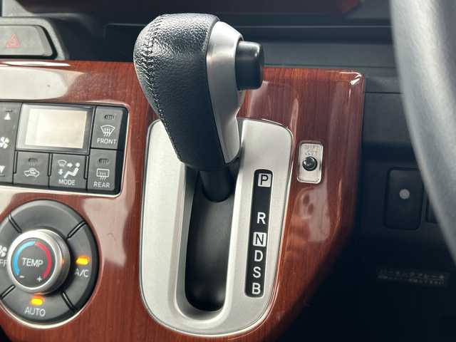 ダイハツ ウェイク G SA 富山県 2015(平27)年 5.7万km プラムブラウンクリスタルマイカ 純正ＳＤナビ/【CD/DVD/SD/USB/BT/フルセグＴＶ】/バックカメラ/両側パワースライドドア/衝突軽減ブレーキ/純正フロアマット/純正１５インチアルミホイール/ベンチシート/オートライト/ＬＥＤヘッドライト/スマートキー×１