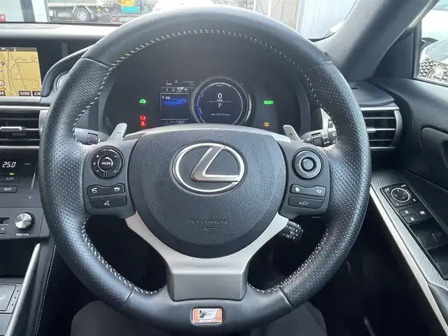 レクサス ＩＳ 300h Fスポーツ 佐賀県 2015(平27)年 12.5万km スターライトブラックガラスフレーク プリクラッシュセーフティ/レーダークルーズコントロール/純正ナビ/・バックカメラ/・フルセグTV/BT/CD/DVD/純正18インチAW/ハーフレザーシート/前席シートヒーター/前席パワーシート/LEDヘッドライト/オートライト/ETC/前後ドラレコ(DRV-MR450)/プッシュスタート/スペアキー×1/保証書/取扱説明書