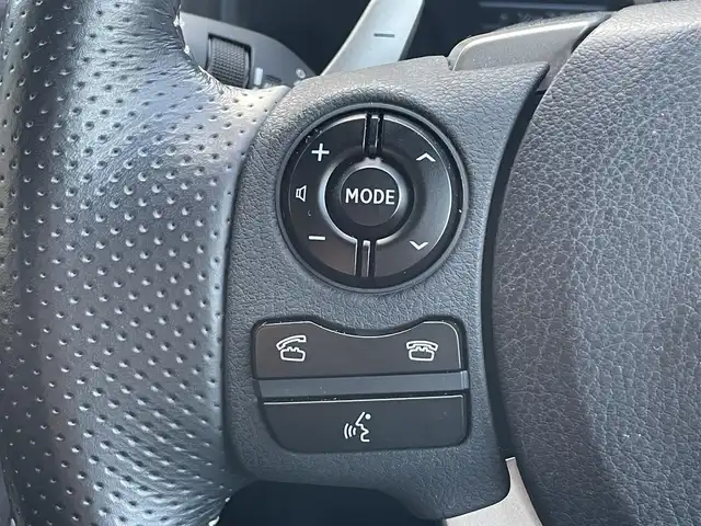 レクサス ＩＳ 300h Fスポーツ 佐賀県 2015(平27)年 12.5万km スターライトブラックガラスフレーク プリクラッシュセーフティ/レーダークルーズコントロール/純正ナビ/・バックカメラ/・フルセグTV/BT/CD/DVD/純正18インチAW/ハーフレザーシート/前席シートヒーター/前席パワーシート/LEDヘッドライト/オートライト/ETC/前後ドラレコ(DRV-MR450)/プッシュスタート/スペアキー×1/保証書/取扱説明書