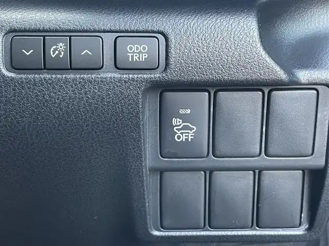 レクサス ＩＳ 300h Fスポーツ 佐賀県 2015(平27)年 12.5万km スターライトブラックガラスフレーク プリクラッシュセーフティ/レーダークルーズコントロール/純正ナビ/・バックカメラ/・フルセグTV/BT/CD/DVD/純正18インチAW/ハーフレザーシート/前席シートヒーター/前席パワーシート/LEDヘッドライト/オートライト/ETC/前後ドラレコ(DRV-MR450)/プッシュスタート/スペアキー×1/保証書/取扱説明書