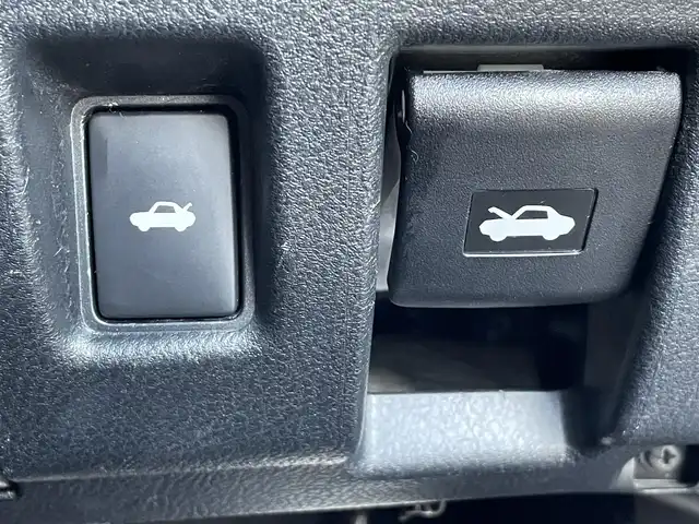 レクサス ＩＳ 300h Fスポーツ 佐賀県 2015(平27)年 12.5万km スターライトブラックガラスフレーク プリクラッシュセーフティ/レーダークルーズコントロール/純正ナビ/・バックカメラ/・フルセグTV/BT/CD/DVD/純正18インチAW/ハーフレザーシート/前席シートヒーター/前席パワーシート/LEDヘッドライト/オートライト/ETC/前後ドラレコ(DRV-MR450)/プッシュスタート/スペアキー×1/保証書/取扱説明書