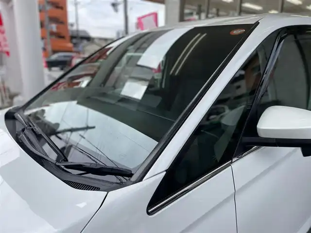 トヨタ ヴォクシー S－Z 愛知県 2023(令5)年 1.2万km ホワイトパールクリスタルシャイン /当店買取/禁煙/1オーナー//純正ディスプレイオーディオ/ナビ//フルセグTV/CD/DVD再生/ブルートゥース/USB//typeC/Applecarplay/HDMI//快適利便パッケージ（High)//PCS/LDA/PDA/Pソナー/PKSB/RSA///レーダークルーズコントロール//前席2列目シートヒーター/2列目オットマン/後列USBあり//ステアリングヒーター/革巻きステアリング//LEDヘッド/Aライト/AHB//ハーフレザー/リヤロールサンシェード//オートブレーキホールド/TRC//純正フロアマット/ドアバイザー//ビルトインETC2.0//保証書/取説/ナビ取説/スペアキー