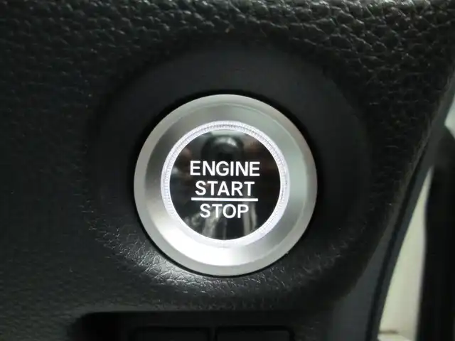 ホンダ Ｎ ＢＯＸ 千葉県 2018(平30)年 7.9万km プレミアムホワイトパールⅡ ワンオーナー/純正ナビ、フルセグTV/バックカメラ/純正オーディオ【DVD/CD/BT/SD/USB】/両側パワースライドドア/LEDヘッドライト&LEDフォグランプ/アダプティブクルーズコントロール/レーンキープアシスト/パドルシフト付き革巻きステアリング/ナビ連動ステアリングスイッチ/ハーフレザーシート/純正前方ドライブレコーダー/ビルトインETC、スペアキー/取扱説明書/ナビ取扱説明書/新車時保証書/ホンダ整備記録簿(H31/R2/4/6)