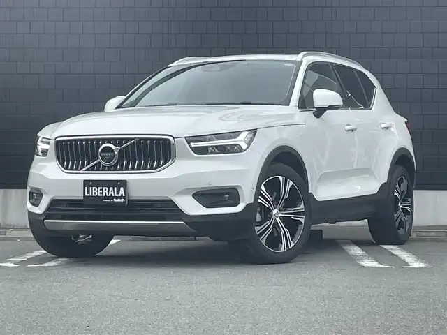 ボルボ ボルボ ＸＣ４０ B4 AWD インスクリプション 静岡県 2021(令3)年 3万km クリスタルホワイトP インテリセーフティ/衝突軽減ブレーキACCレーンキーピングBLIS/ホワイトレザーシートシートヒーター /HDDナビフルセグTV Bluetooth CarPlay対応/全方位カメラ/harman/kardonサラウンド/前席パワーシート運転席メモリー機能/パワーバックドア フットアシスト機能/前後ドライブレコーダー/DSRCETC/おくだけ充電