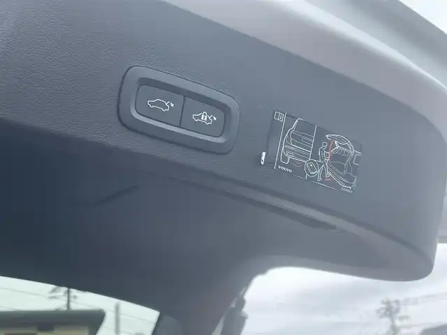 ボルボ ボルボ ＸＣ４０ B4 AWD インスクリプション 静岡県 2021(令3)年 3万km クリスタルホワイトP インテリセーフティ/衝突軽減ブレーキACCレーンキーピングBLIS/ホワイトレザーシートシートヒーター /HDDナビフルセグTV Bluetooth CarPlay対応/全方位カメラ/harman/kardonサラウンド/前席パワーシート運転席メモリー機能/パワーバックドア フットアシスト機能/前後ドライブレコーダー/DSRCETC/おくだけ充電