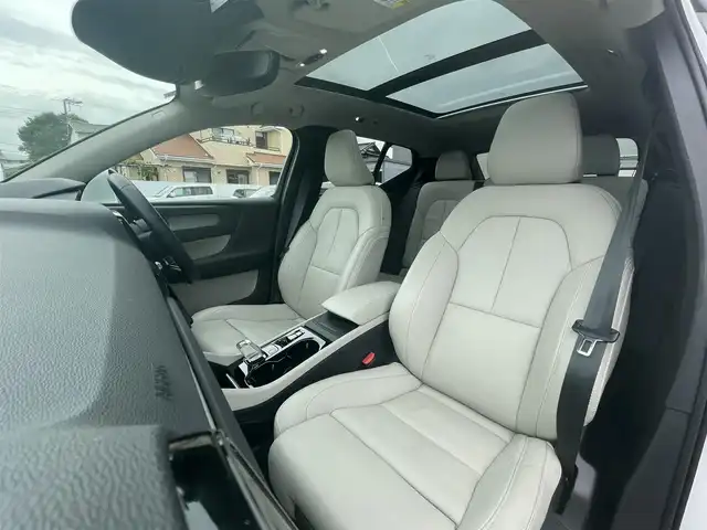 ボルボ ボルボ ＸＣ４０ B4 AWD インスクリプション 静岡県 2021(令3)年 3万km クリスタルホワイトP インテリセーフティ/衝突軽減ブレーキACCレーンキーピングBLIS/ホワイトレザーシートシートヒーター /HDDナビフルセグTV Bluetooth CarPlay対応/全方位カメラ/harman/kardonサラウンド/前席パワーシート運転席メモリー機能/パワーバックドア フットアシスト機能/前後ドライブレコーダー/DSRCETC/おくだけ充電