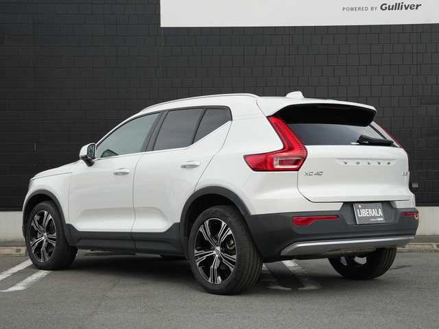 ボルボ ボルボ ＸＣ４０ B4 AWD インスクリプション 静岡県 2021(令3)年 3万km クリスタルホワイトP インテリセーフティ/衝突軽減ブレーキACCレーンキーピングBLIS/ホワイトレザーシートシートヒーター /HDDナビフルセグTV Bluetooth CarPlay対応/全方位カメラ/harman/kardonサラウンド/前席パワーシート運転席メモリー機能/パワーバックドア フットアシスト機能/前後ドライブレコーダー/DSRCETC/おくだけ充電