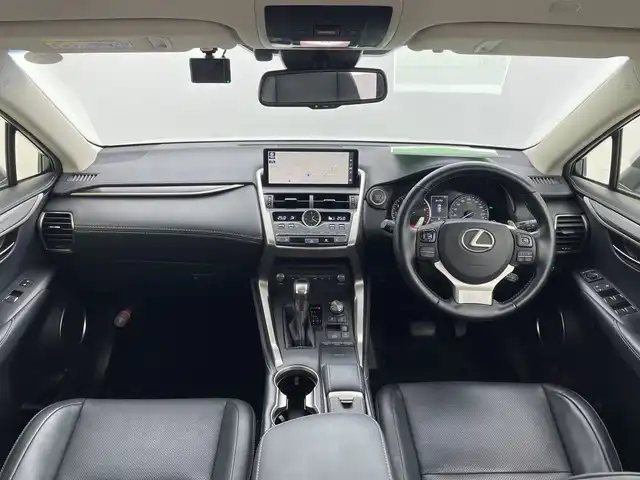 レクサス ＮＸ 300 バージョンL 群馬県 2018(平30)年 8万km ソニッククォーツ 純正１０．３型ナビ　全周囲カメラ　ビルトインＥＴＣ２．０　ドラレコ　黒レザーシート　シートヒーター　エアシート　パワーシート　電動リアゲート　パドルシフト　ダプティブクルーズコントロール　ＢＳＭ　禁煙