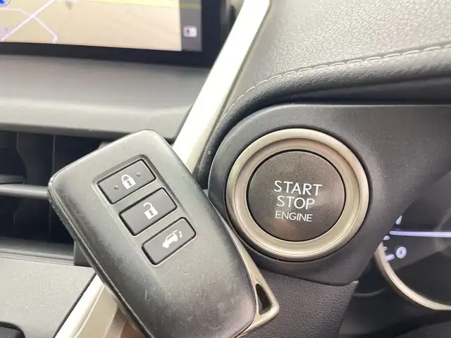 レクサス ＮＸ 300 バージョンL 群馬県 2018(平30)年 8万km ソニッククォーツ 純正１０．３型ナビ　全周囲カメラ　ビルトインＥＴＣ２．０　ドラレコ　黒レザーシート　シートヒーター　エアシート　パワーシート　電動リアゲート　パドルシフト　ダプティブクルーズコントロール　ＢＳＭ　禁煙