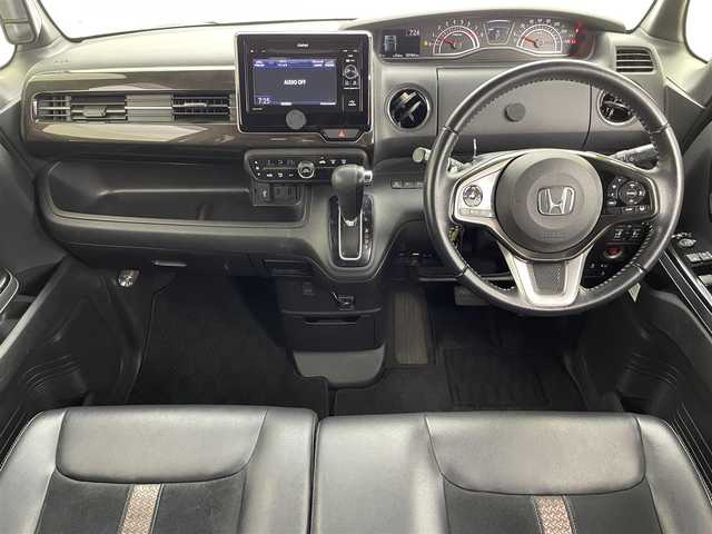 ホンダ Ｎ ＢＯＸ カスタム G L ターボ ホンダセンシング 千葉県 2018(平30)年 10.8万km プレミアムホワイトパールⅡ 【(株)IDOMが運営する【じしゃロン八千代店】の自社ローン対象車両になります。こちらは現金ご利用時の価格です。自社ローンご希望の方は別途その旨お申付け下さい。】/ワンオーナー/ターボ車/ホンダセンシング搭載/・衝突軽減ブレーキ（CMBS）/・誤発進抑制機能/・後方誤発進抑制機能/・歩行者事故低減ステアリング/・路外逸脱抑制機能/・ACC（アダプティブクルーズコントロール）/・LKAS（車線維持支援システム）/・オートハイビーム/・先行車発進お知らせ機能/・標識認識機能/純正CDオーディオ　型式：WX-171CP/【ワンセグTV、HDMI、BT対応、USB】/ステアリングスイッチ/バックカメラ/両側電動スライドドア/ビルトインETC/社外ドライブレコーダー（前後）/ハーフレザーシート/パドルシフト/アイドリングストップ/横滑り防止装置/電動格納ミラー/純正フロアマット/オートライト/LEDヘッドライト/LEDフォグ/純正15インチアルミホイール/保証書、取説、スペアキー有り