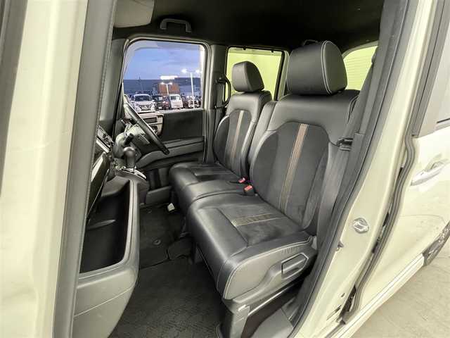 ホンダ Ｎ ＢＯＸ カスタム G L ターボ ホンダセンシング 千葉県 2018(平30)年 10.8万km プレミアムホワイトパールⅡ 【(株)IDOMが運営する【じしゃロン八千代店】の自社ローン対象車両になります。こちらは現金ご利用時の価格です。自社ローンご希望の方は別途その旨お申付け下さい。】/ワンオーナー/ターボ車/ホンダセンシング搭載/・衝突軽減ブレーキ（CMBS）/・誤発進抑制機能/・後方誤発進抑制機能/・歩行者事故低減ステアリング/・路外逸脱抑制機能/・ACC（アダプティブクルーズコントロール）/・LKAS（車線維持支援システム）/・オートハイビーム/・先行車発進お知らせ機能/・標識認識機能/純正CDオーディオ　型式：WX-171CP/【ワンセグTV、HDMI、BT対応、USB】/ステアリングスイッチ/バックカメラ/両側電動スライドドア/ビルトインETC/社外ドライブレコーダー（前後）/ハーフレザーシート/パドルシフト/アイドリングストップ/横滑り防止装置/電動格納ミラー/純正フロアマット/オートライト/LEDヘッドライト/LEDフォグ/純正15インチアルミホイール/保証書、取説、スペアキー有り