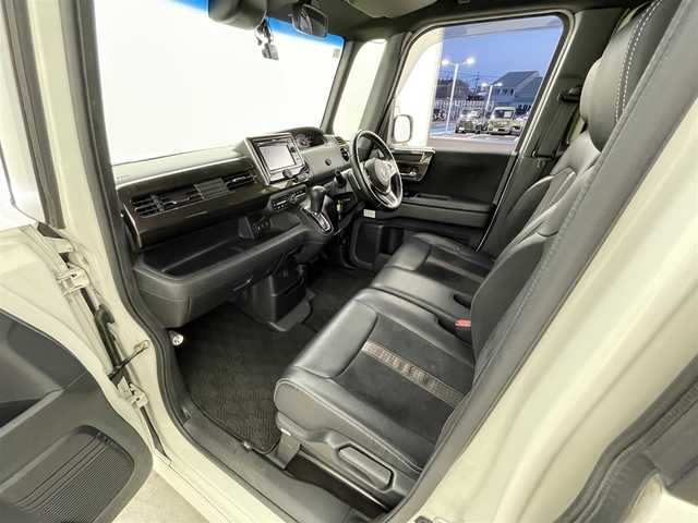 ホンダ Ｎ ＢＯＸ カスタム G L ターボ ホンダセンシング 千葉県 2018(平30)年 10.8万km プレミアムホワイトパールⅡ 【(株)IDOMが運営する【じしゃロン八千代店】の自社ローン対象車両になります。こちらは現金ご利用時の価格です。自社ローンご希望の方は別途その旨お申付け下さい。】/ワンオーナー/ターボ車/ホンダセンシング搭載/・衝突軽減ブレーキ（CMBS）/・誤発進抑制機能/・後方誤発進抑制機能/・歩行者事故低減ステアリング/・路外逸脱抑制機能/・ACC（アダプティブクルーズコントロール）/・LKAS（車線維持支援システム）/・オートハイビーム/・先行車発進お知らせ機能/・標識認識機能/純正CDオーディオ　型式：WX-171CP/【ワンセグTV、HDMI、BT対応、USB】/ステアリングスイッチ/バックカメラ/両側電動スライドドア/ビルトインETC/社外ドライブレコーダー（前後）/ハーフレザーシート/パドルシフト/アイドリングストップ/横滑り防止装置/電動格納ミラー/純正フロアマット/オートライト/LEDヘッドライト/LEDフォグ/純正15インチアルミホイール/保証書、取説、スペアキー有り