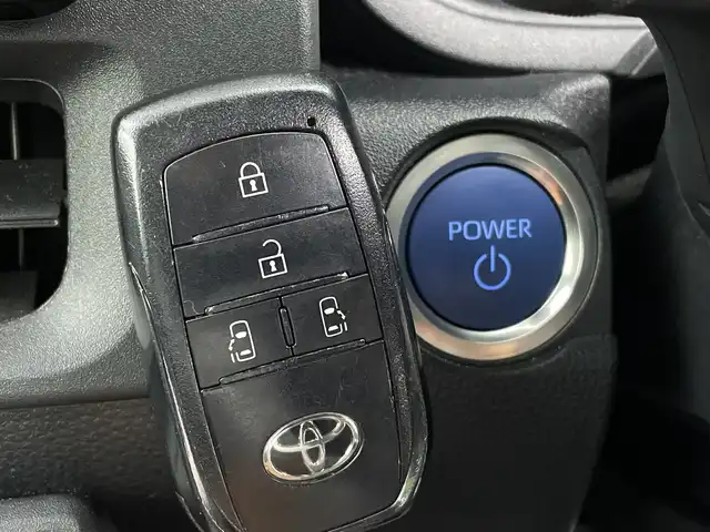 トヨタ シエンタ ハイブリッド Z 新潟県 2024(令6)年 1.3万km ホワイトパールクリスタルシャイン トヨタセーフティセンス/純正10.5ディスプレイオーディオ(ナビ機能付き)/　　AM/FM/フルセグ/BT/ミラーキャスト/アラウンドビューモニター/両側パワースライドドア/レーダークルーズコントロール/LEDオートライト/オートマチックハイビーム/前席シートヒーター/ステアリングスイッチ/ステアリングヒーター/AC100V充電/ブラインドスポットモニター/リアサンシェード/スマートキー/ETC2.0