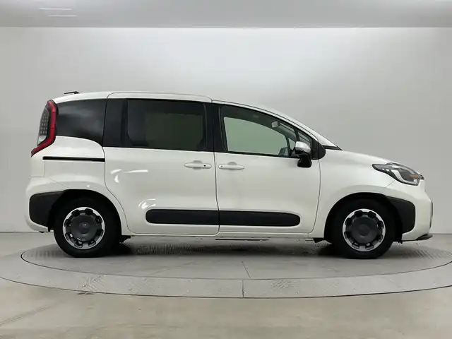 トヨタ シエンタ ハイブリッド Z 新潟県 2024(令6)年 1.3万km ホワイトパールクリスタルシャイン トヨタセーフティセンス/純正10.5ディスプレイオーディオ(ナビ機能付き)/　　AM/FM/フルセグ/BT/ミラーキャスト/アラウンドビューモニター/両側パワースライドドア/レーダークルーズコントロール/LEDオートライト/オートマチックハイビーム/前席シートヒーター/ステアリングスイッチ/ステアリングヒーター/AC100V充電/ブラインドスポットモニター/リアサンシェード/スマートキー/ETC2.0